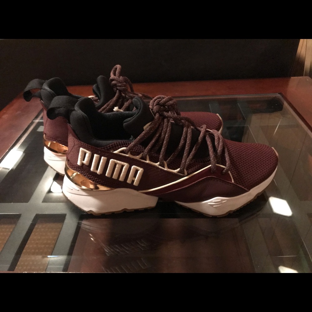 Women’s PUMA casual running shoe